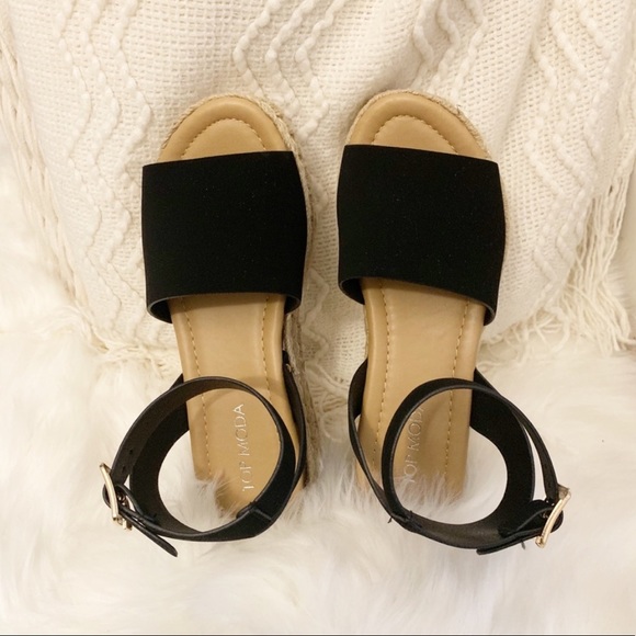 NEW Luna Platform Sandal- in Black - Picture 3 of 7